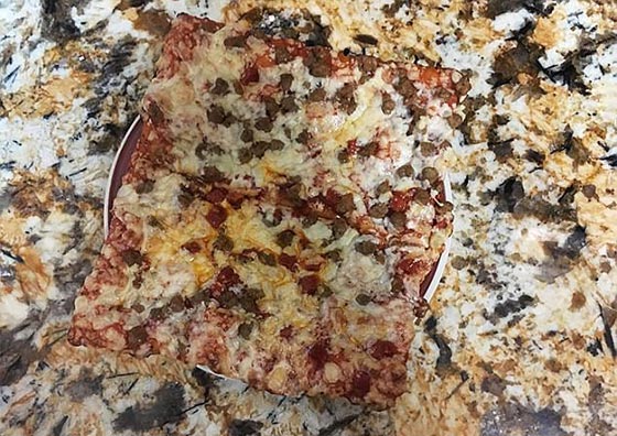 مصادفات غريبة جمعت بين ملابس اشخاص والبيئة من حولهم.. شاهد صورة رقم 10