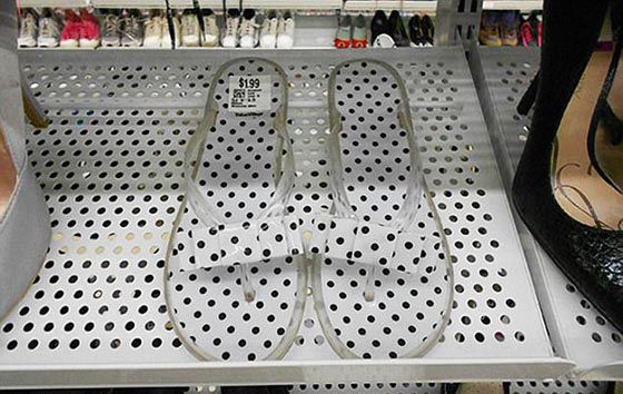 مصادفات غريبة جمعت بين ملابس اشخاص والبيئة من حولهم.. شاهد صورة رقم 11