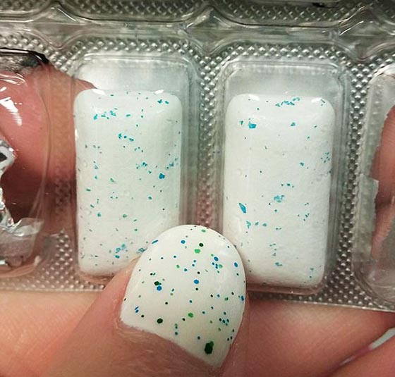 مصادفات غريبة جمعت بين ملابس اشخاص والبيئة من حولهم.. شاهد صورة رقم 12