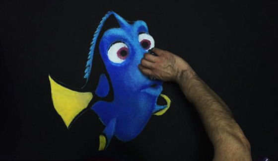 فنان كندي يبدع في الرسم بالملح الملون.. فيديو وصور صورة رقم 11