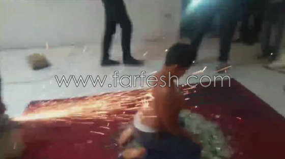 فيديو مذهل: طفل بقوة 1000 يأكل الزجاج يجر السيارات ولا تحرقه النار صورة رقم 4