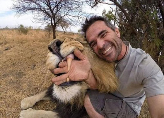 كادت ان تودي بحياتهم.. أخطر صور سيلفى حول العالم صورة رقم 1