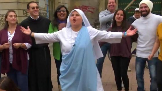 فرقة من الراهبات يستقبلن البابا بأزياء رياضية وغناء الراب مع الرقص! صورة رقم 6