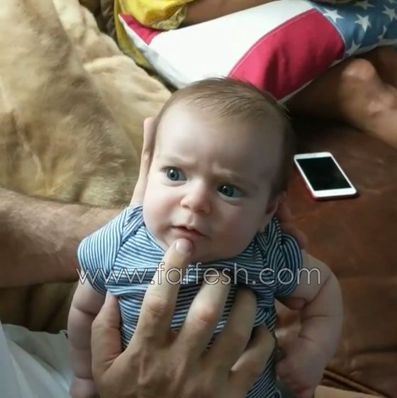 فيديو طريف: حوار بين طفل عابس ووالده يشعل مواقع التواصل.. شاهد صورة رقم 1