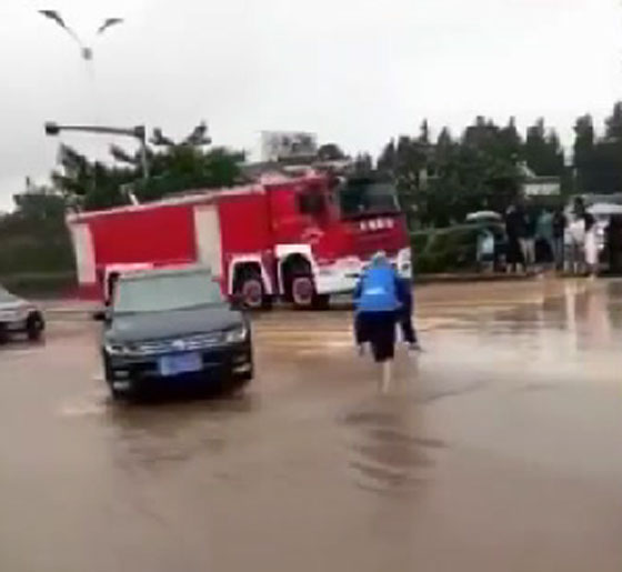 بالفيديو.. عجوز صيني يعطي الأزواج درسا في الوفاء والحب الحقيقي صورة رقم 2 بالفيديو.. عجوز صيني يعطي الأزواج درسا في الوفاء والحب الحقيقي صورة رقم 2