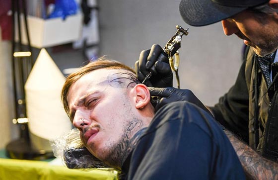أكثر من 400 فنان وشم يستعرض مهاراته في مهرجان لندن للوشوم.. صور صورة رقم 11 أكثر من 400 فنان وشم يستعرض مهاراته في مهرجان لندن للوشوم.. صور صورة رقم 11