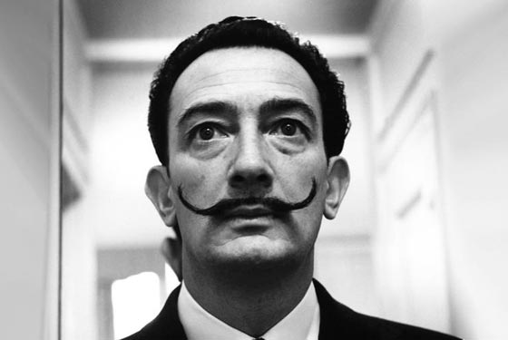 صورة رقم 2 - شخصيات مهمة نبشوا قبورهم.. أخذ الحمض النووي والتحقيق في موتهم! صورة رقم 2 - شخصيات مهمة نبشوا قبورهم.. أخذ الحمض النووي والتحقيق في موتهم!