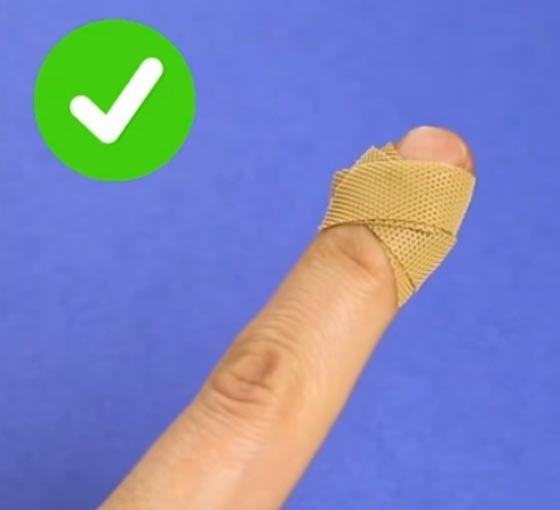 ليس كما تتوقعون.. الطريقة الصحيحة لوضع اللاصق الطبي.. فيديو صورة رقم 5