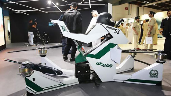 الشرطي الطائر في شوارع دبي.. فيديو صورة رقم 9