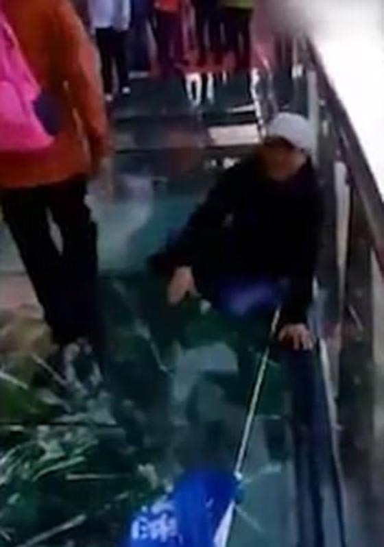شاهدوا هذه المزحة المرعبة لإرعاب وإفزاع السياح لإثارة رحلتهم.. فيديو صورة رقم 3