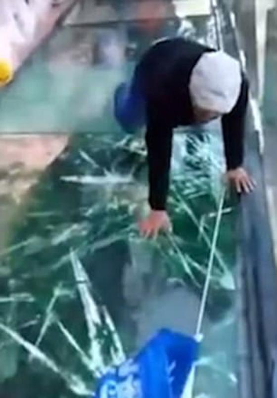 شاهدوا هذه المزحة المرعبة لإرعاب وإفزاع السياح لإثارة رحلتهم.. فيديو صورة رقم 2