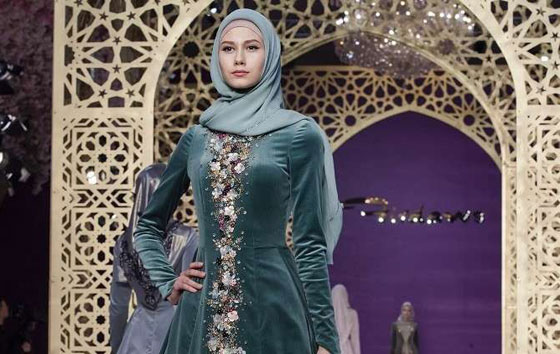 ابنة الرئيس الشيشاني مجموعة أزيائها الجديدة في موسكو صورة رقم 1
