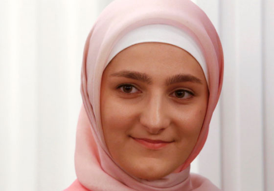 ابنة الرئيس الشيشاني مجموعة أزيائها الجديدة في موسكو صورة رقم 6