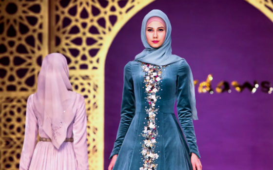 ابنة الرئيس الشيشاني مجموعة أزيائها الجديدة في موسكو صورة رقم 2