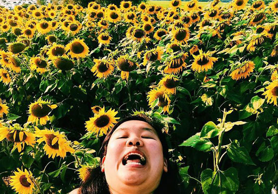 صور طريفة لسيدة تسخر من معايير اختيار الصور على مواقع التواصل الإجتماعي صورة رقم 17