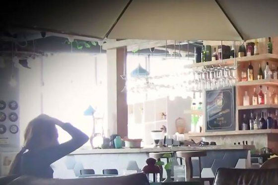 صورة رقم 5 - عرضت عذري َتها للبيع مقابل آيفون 8 فتلقت درساً لن تنساه أبداً.. فيديو صورة رقم 5 - عرضت عذري َتها للبيع مقابل آيفون 8 فتلقت درساً لن تنساه أبداً.. فيديو