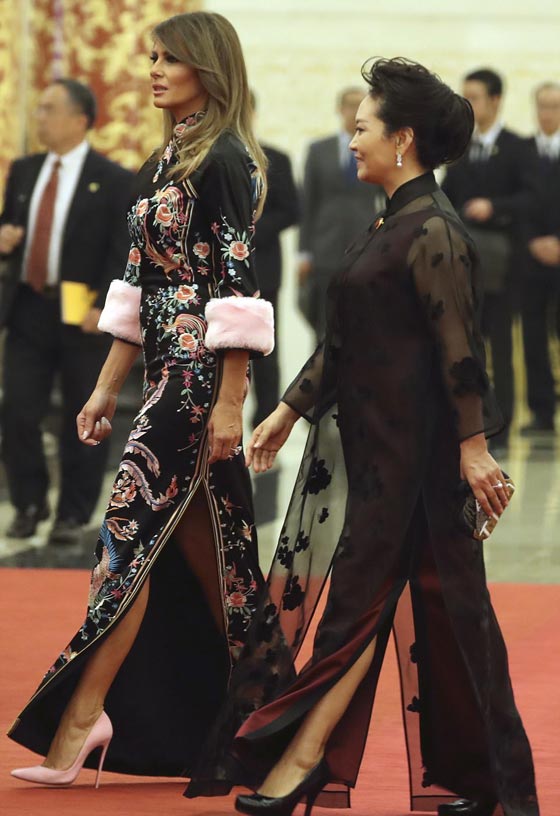 ميلانيا ترامب بثوب أسود رائع من تصميم غوتشي في عشاء رسمي بالصين.. صور صورة رقم 3