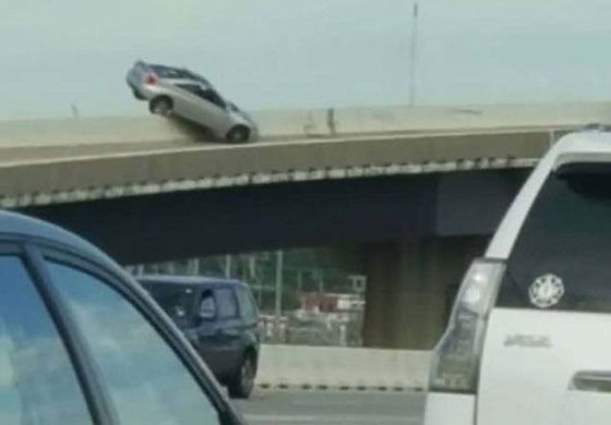 صور طريفة: اغرب حوادث السيارات في العالم صورة رقم 14