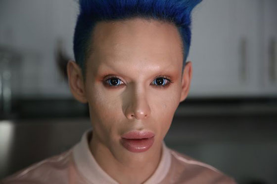 جنون عمليات التجميل.. شاب ينفق الاف الدولارات ليتحول لكائن فضائي  صورة رقم 12