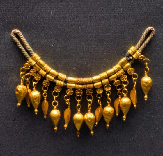 بالصور.. حضارات وثقافات لها حليها ومجوهراتها الخاصة صورة رقم 3 بالصور.. حضارات وثقافات لها حليها ومجوهراتها الخاصة صورة رقم 3