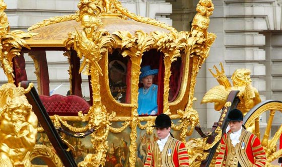  بالصور.. جولة داخل المقر الرسمي لملوك بريطانيا في لندن صورة رقم 7