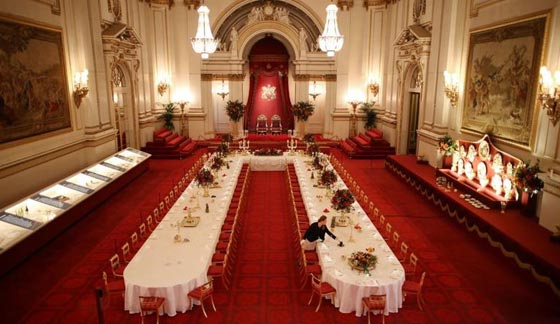  بالصور.. جولة داخل المقر الرسمي لملوك بريطانيا في لندن صورة رقم 4