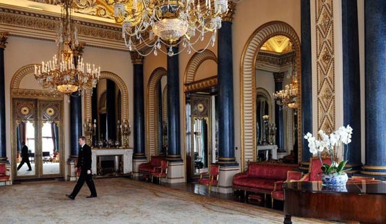  بالصور.. جولة داخل المقر الرسمي لملوك بريطانيا في لندن صورة رقم 6