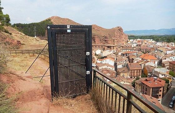 بالصور.. أغرب الأخطاء الهندسية والتصميمات المعمارية المثيرة للسخرية  صورة رقم 10