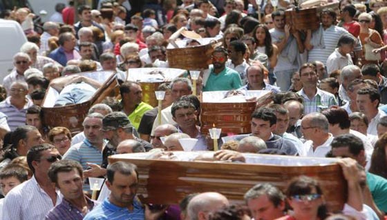  صور أغرب وأخطر الأعياد في العالم: عيد الصمت، الحشرات وضرب الجيران! صورة رقم 3