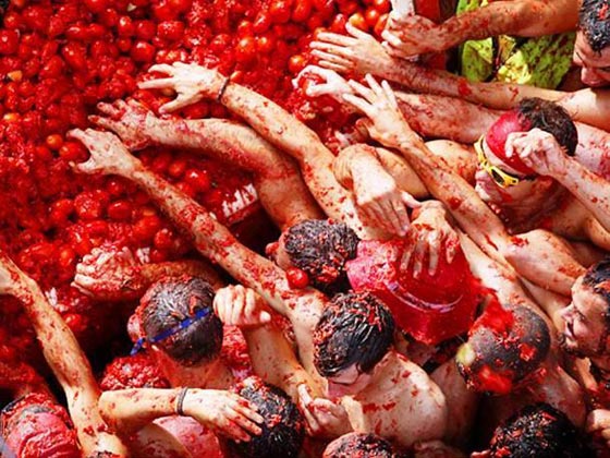  صور أغرب وأخطر الأعياد في العالم: عيد الصمت، الحشرات وضرب الجيران! صورة رقم 5