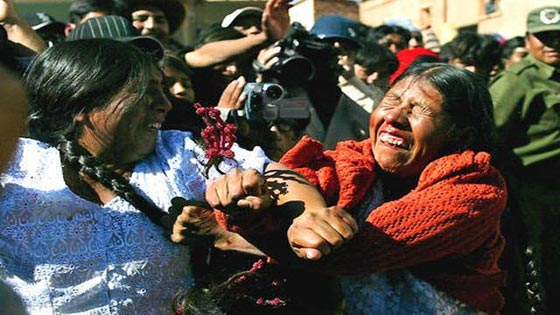  صور أغرب وأخطر الأعياد في العالم: عيد الصمت، الحشرات وضرب الجيران! صورة رقم 1