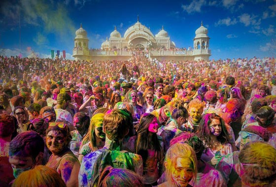  صور أغرب وأخطر الأعياد في العالم: عيد الصمت، الحشرات وضرب الجيران! صورة رقم 6