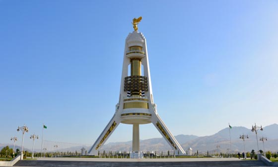 صور 6 مبانٍ غريبة خلَّدت ذكر طغاتها صورة رقم 3