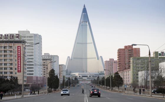 صور 6 مبانٍ غريبة خلَّدت ذكر طغاتها صورة رقم 6