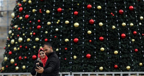  أروع صور: زينة أشجار عيد الميلاد حول العالم وقصة شجرة الميلاد صورة رقم 19