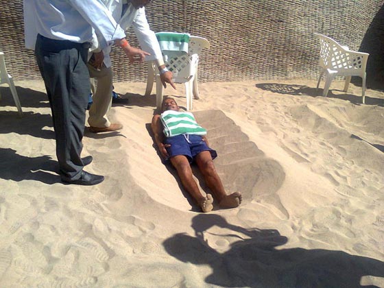 صور أغرب أنواع السياحة في العالم بينها السياحة السوداء وسياحة القرش صورة رقم 3