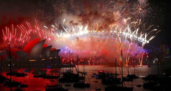 بالفيديو والصور.. احتفالات العالم بالعام الجديد 2018  بعروض مذهلة  صورة رقم 1