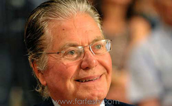  ‏حسين فهمي: الرئيس الفرنسي ماكرون أهداني قلمه الخاص وقلت له (تعال اشتغل عندنا)! صورة رقم 1