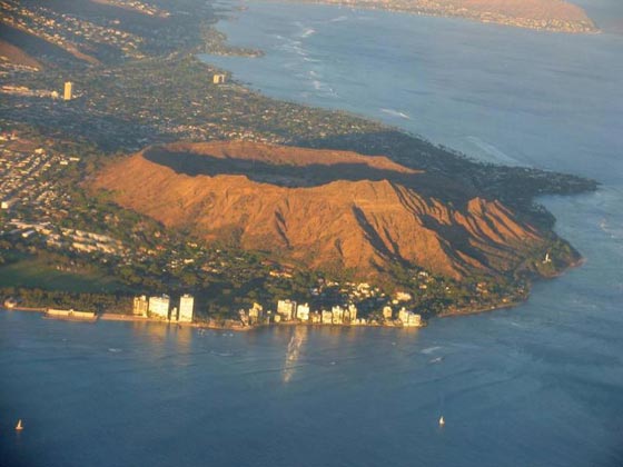 جولة حول أجمل المدن والجزر القريبة من أخطر البراكين في العالم صورة رقم 1