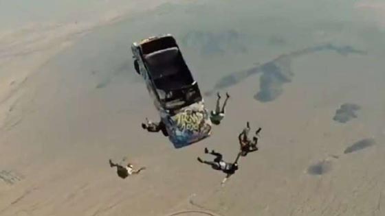 فيديو مذهل.. القفز من سيارة تسبح في الهواء  صورة رقم 1