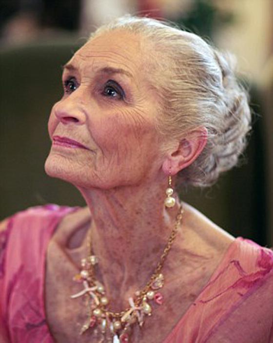 فيديو.. أكبر عارضة أزياء عمرها 89 عاماً صورة رقم 15 فيديو.. أكبر عارضة أزياء عمرها 89 عاماً صورة رقم 15