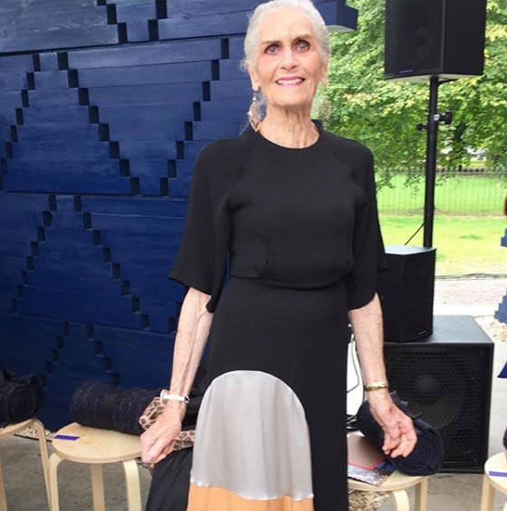 فيديو.. أكبر عارضة أزياء عمرها 89 عاماً صورة رقم 25 فيديو.. أكبر عارضة أزياء عمرها 89 عاماً صورة رقم 25