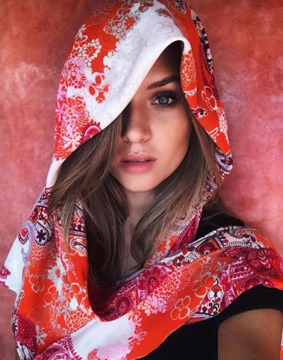 عارضات أزياء عالميات ارتدين الحجاب لجلسات تصوير في دول عربية صورة رقم 3