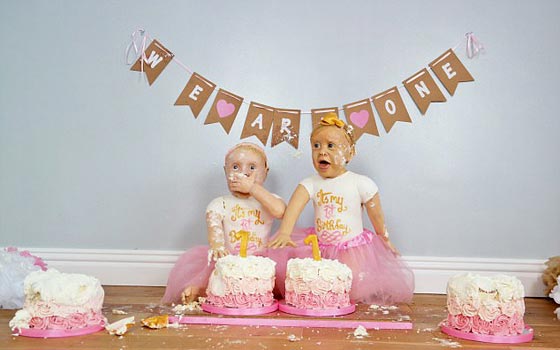 بالصور.. أم تصنع كعكة على شكل ابنتيها صورة رقم 2 بالصور.. أم تصنع كعكة على شكل ابنتيها صورة رقم 2