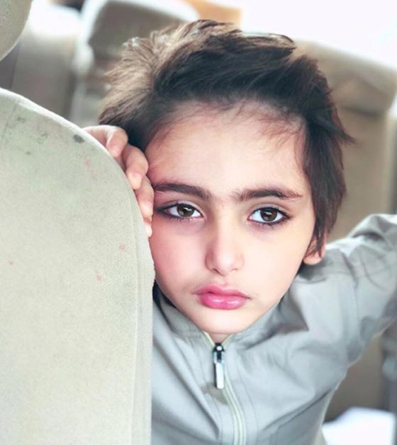 صور وفيديو طفل سعودي يثير ضجة بمواقع التواصل لوسامته وعصبيته صورة رقم 6