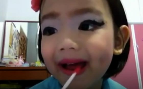 فيديو وصور خبيرة تجميل محترفة بعمر الـ10 اعوام صورة رقم 2