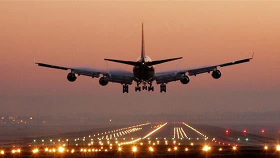 بالفيديو.. تعرفوا على طرائف هبوط الطائرات صورة رقم 1