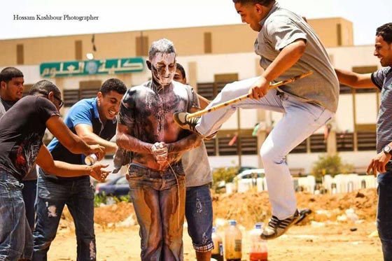 صورة رقم 1 - طقوس عجيبة.. الطالب الليبي يتعرض للضرب يوم تخرجه صورة رقم 1 - طقوس عجيبة.. الطالب الليبي يتعرض للضرب يوم تخرجه