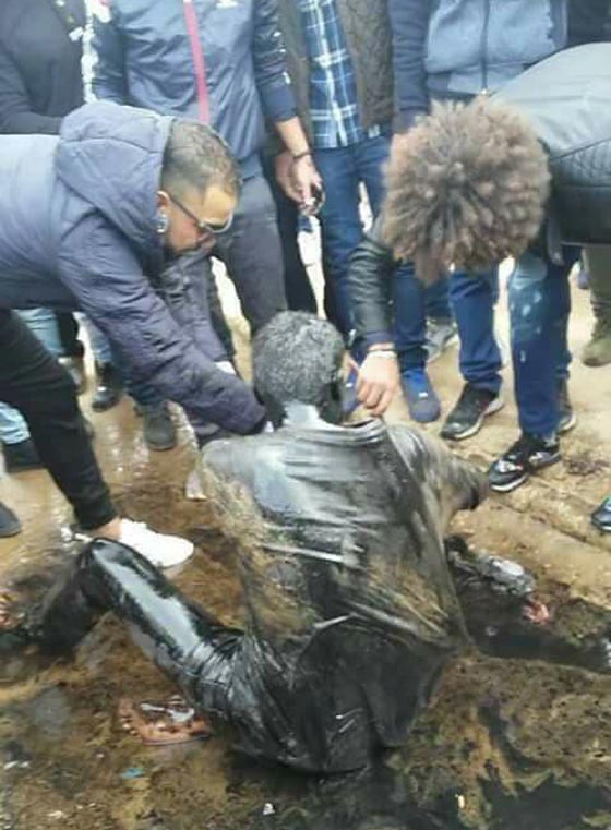 صورة رقم 3 - طقوس عجيبة.. الطالب الليبي يتعرض للضرب يوم تخرجه صورة رقم 3 - طقوس عجيبة.. الطالب الليبي يتعرض للضرب يوم تخرجه