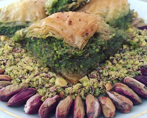 بالفيديو والصور.. طبيب تركي يؤسس متحفا للبقلاوة صورة رقم 3